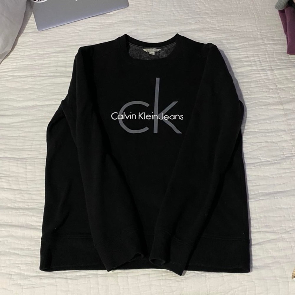 CK black crewneck  
-men’s medium pit to pit is 22”